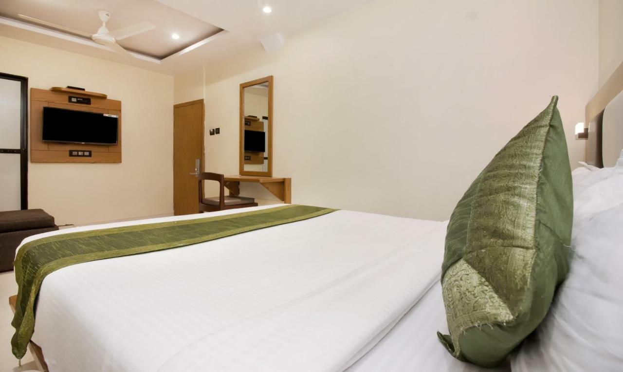 Hotel Residency Park Mumbai Bagian luar foto